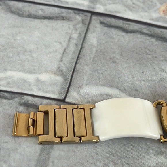 Chico’s Anitania watch Gold/white enamel - Picture 5 of 10